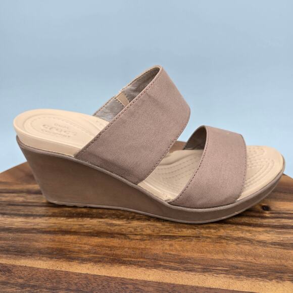 Crocs Leigh II Sandals Womens 8 Taupe Beige Open Toe Slip On Wedge Comfort Strap - Picture 1 of 8